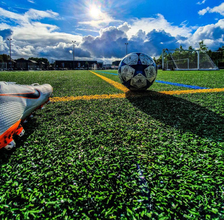  Teaming Up with AI: The Economic Boom and Redefined Landscape of Sports  